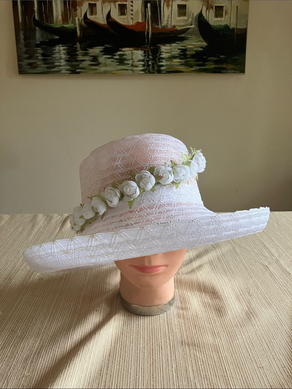 Chic White Wide-Brim Floral Trim  Hat